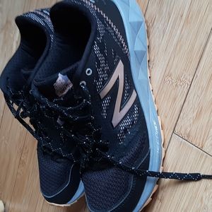 Ladies New Balance 590 AT all terrain sneakers